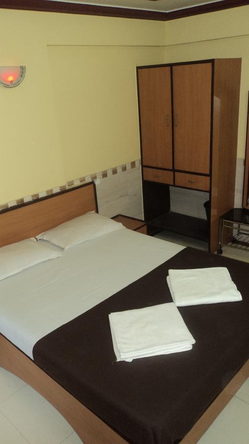 Girija Payyade Hotel Kalyān Exteriér fotografie