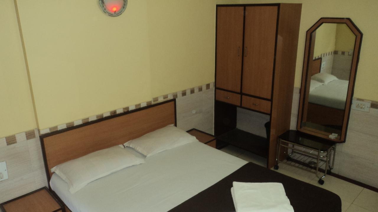 Girija Payyade Hotel Kalyān Exteriér fotografie