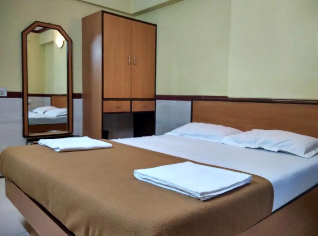 Girija Payyade Hotel Kalyān Exteriér fotografie