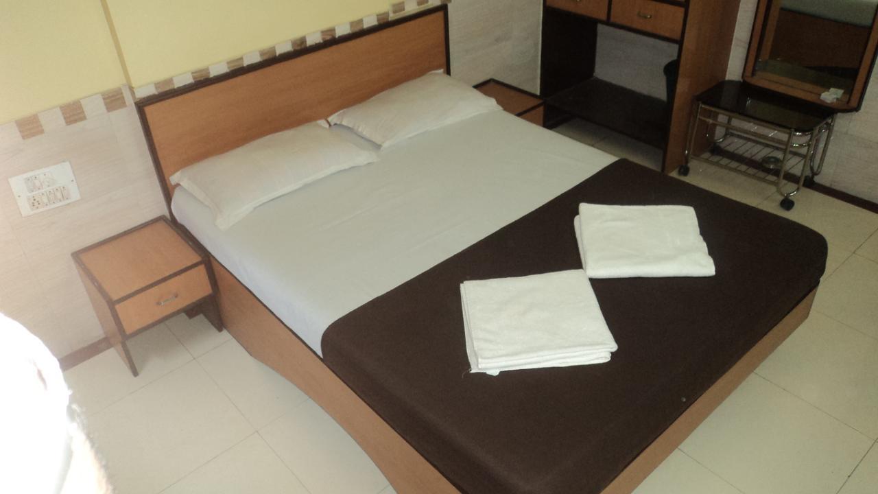 Girija Payyade Hotel Kalyān Exteriér fotografie